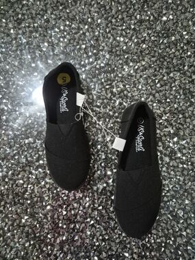 Girls Slip-On Casual Shoes in Black